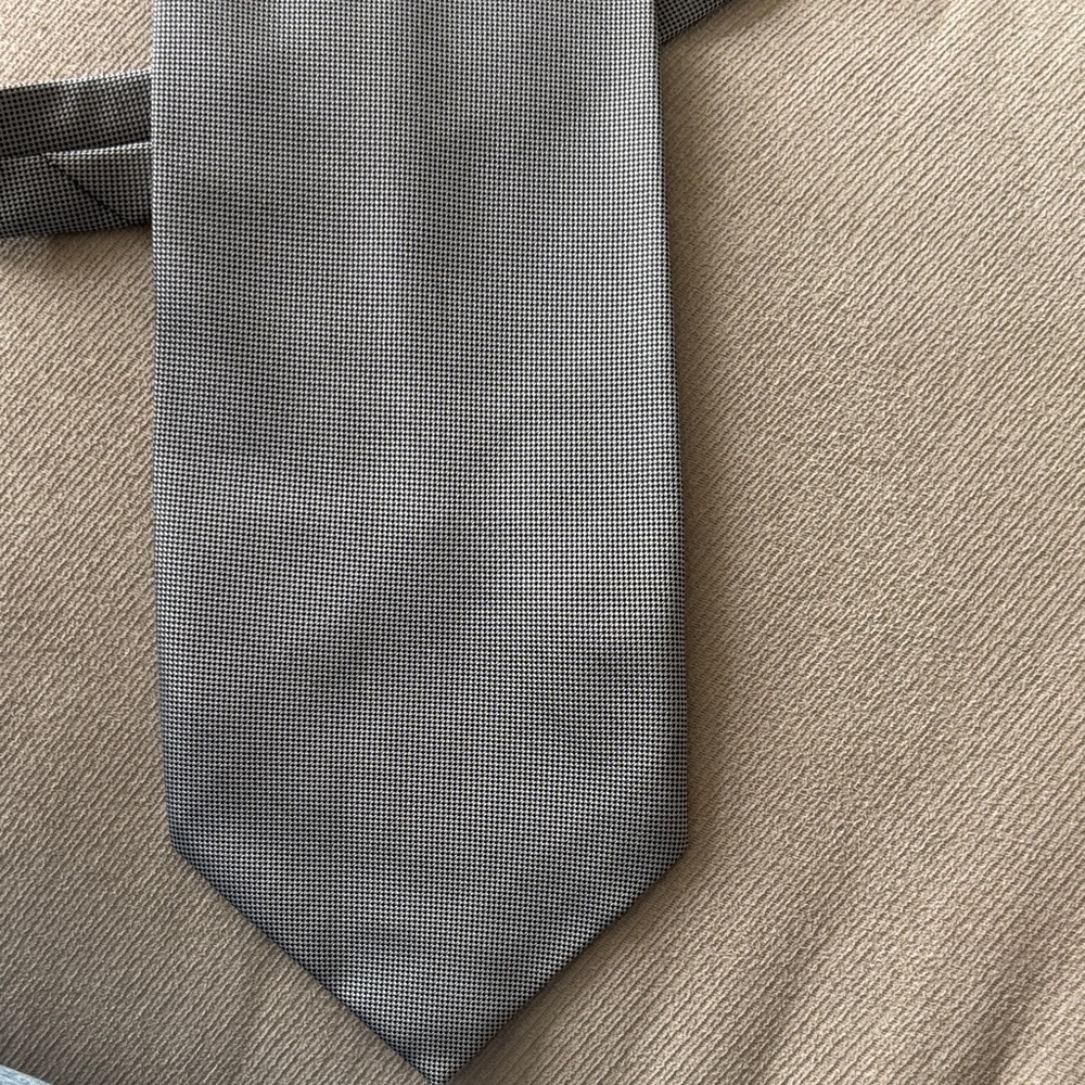Elegant Gray Men's Tie
